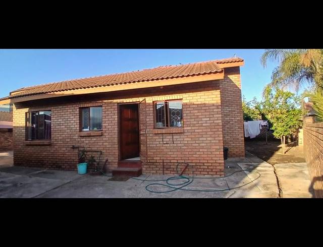 3 BEDROOM HOUSE FOR SALE IN AKASIA